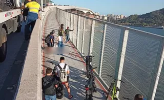 Imagem ilustrativa da imagem Motociclista cai na ciclovia da Terceira Ponte após acidente