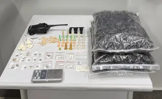 Imagem ilustrativa da imagem PM apreende drogas e equipamentos no bairro Cabral em Vitória