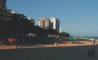 Imagem ilustrativa da imagem Prefeitura diz que cumprirá determinação sobre sombra nas praias de Vila Velha
