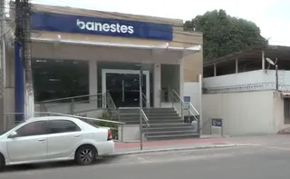 Imagem ilustrativa da imagem Suspeita de sacar benefícios do INSS com documentos falsos é presa dentro de banco