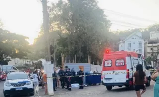 Imagem ilustrativa da imagem Suspeito chega em moto e mata homem a tiros no Centro de Santa Teresa