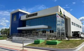 Imagem ilustrativa da imagem Suspeito de homicídio e tráfico de drogas é preso dentro de empresa em Aracruz