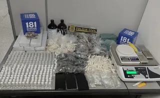 Imagem ilustrativa da imagem Suspeitos são presos após polícia descobrir esconderijo de drogas em Cariacica