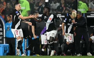 Imagem ilustrativa da imagem Vasco se impõe em São Januário, derruba Santa Fe e vai à semifinal da Sul-Americana