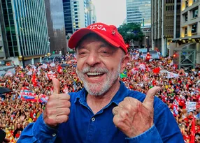 Imagem ilustrativa da imagem Vitória de Lula marca primeira virada em disputa presidencial em 2º turno