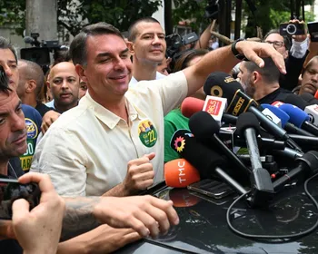 Imagem ilustrativa da imagem É o fim da era do PT, diz Flávio após terminar primeiro turno na frente de Lula