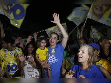Flávio Bolsonaro e Lorenzo Pazolini caminharão lado a lado no segundo turno