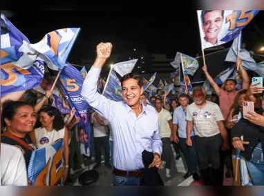 Flávio Bolsonaro e Lorenzo Pazolini caminharão lado a lado no segundo turno