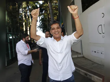 Flávio Bolsonaro e Lorenzo Pazolini caminharão lado a lado no segundo turno