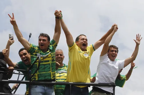 Imagem ilustrativa da imagem Ato com Pazolini e Flávio Bolsonaro surpreende?