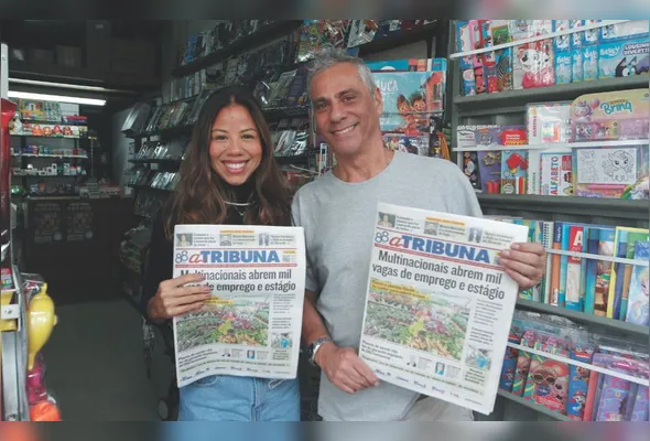 Tayná Iyama e seu pai, Gilmar Sinhorelli, atualmente comandam a tradicional Banca do Japonês, na Praia do Canto