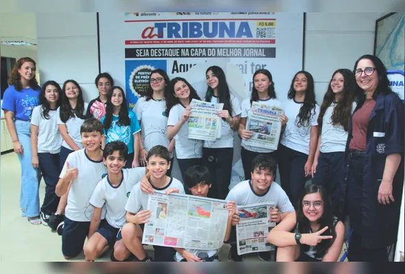 Alunos do 7º ano da Escola da Ilha durante visita à Rede Tribuna: curiosidades sobre os meios de comunicação
