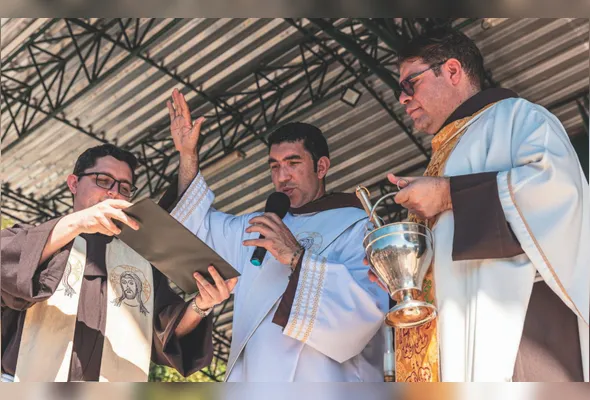Religiosos participam de celebração no Convento da Penha, em Vila Velha