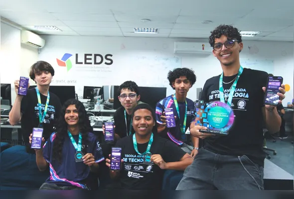 Equipe "Aladins" desenvolveu aplicativo que reúne oportunidades educacionais e conquistou medalha de prata na OBT