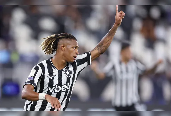 O meia Danilo comemora o gol marcado na partida contra o Grêmio
