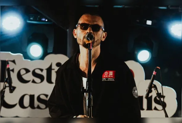 Bozi buscou construir ritmo, groove e uma sonoridade minimalista, mas sem abrir mão de uma dimensão pop