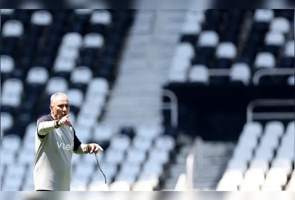 Tite terá a missão de comandar o Botafogo fora do banco de reservas e busca sua primeira vitória no clube