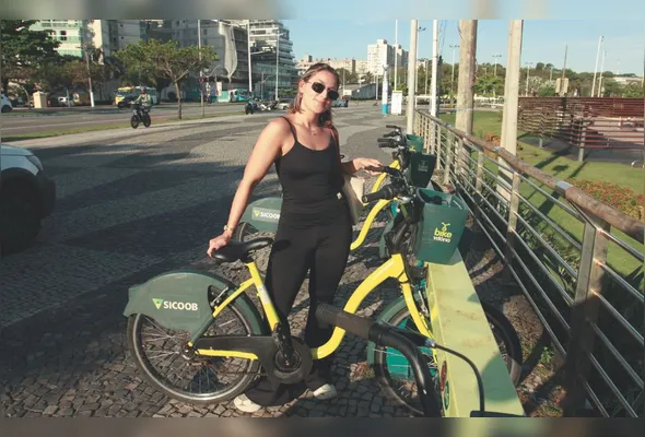 Letícia é usuária do sistema de bikes compartilhadas de Vitória e utiliza o meio para compromissos do dia a dia
