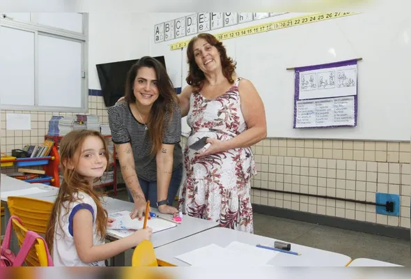 Rosiane Monecchi, com a filha Larissa Monecchi Marques Bazileu e a neta Alice
