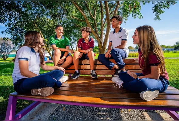 ESTUDANTES têm acesso a espaços que estimulam descobertas, convivência, movimento e novas formas de explorar interesses. São dois campi: do Clube Álvares Cabral e do Aeroporto