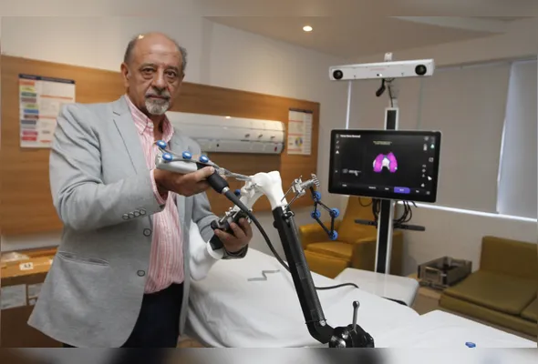 Cid Moura Jr. diz que com o robô há a possibilidade de adaptar o procedimento  às necessidades individuais
