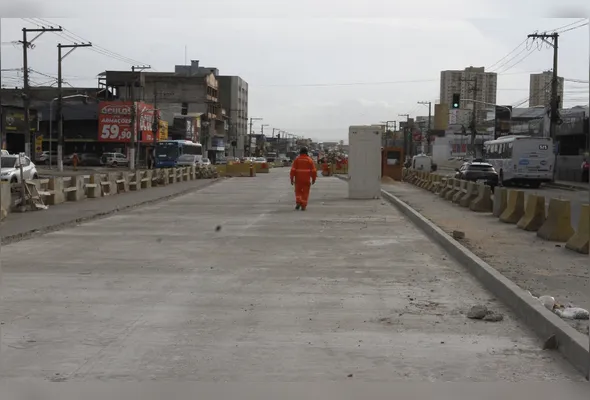 Obras do Expresso GV, corredor exclusivo para ônibus que está sendo instalado na avenida Carlos Lindenberg, em Vila Velha
