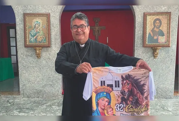 Padre Elieser Correia, pároco da Paróquia Santo Expedito, em Nova Almeida, na Serra