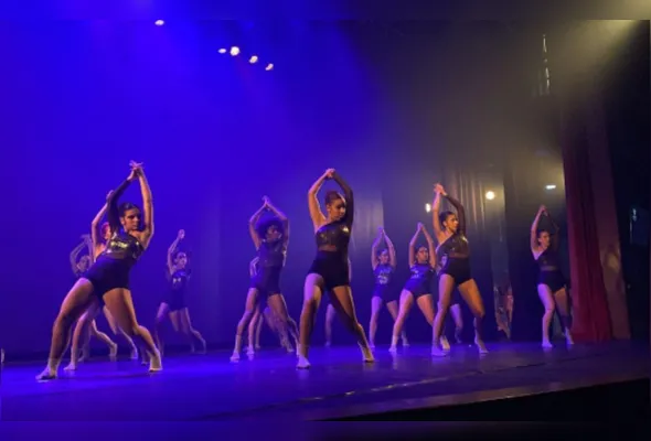 Festival reúne 700 bailarinos no Teatro da Ufes, com estreia de participantes internacionais e bolsas de estudo em instituições renomadas.