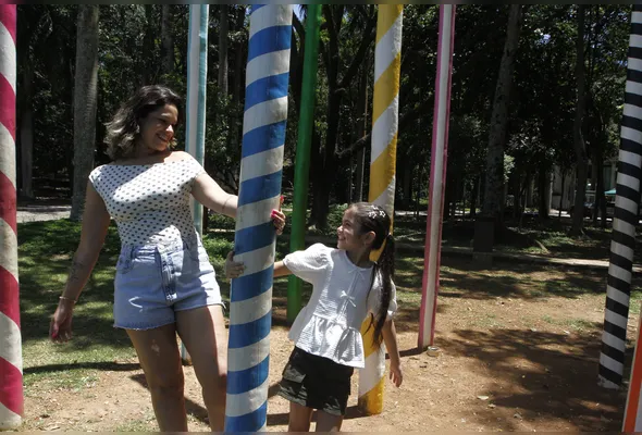 Sara Torati pretende levar 
a filha Luisa, de 8 anos, para aproveitar alguma atração gratuita em  Vila Velha