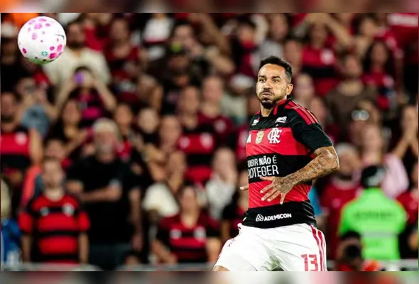 Danilo durante partida entre Flamengo e Fluminense