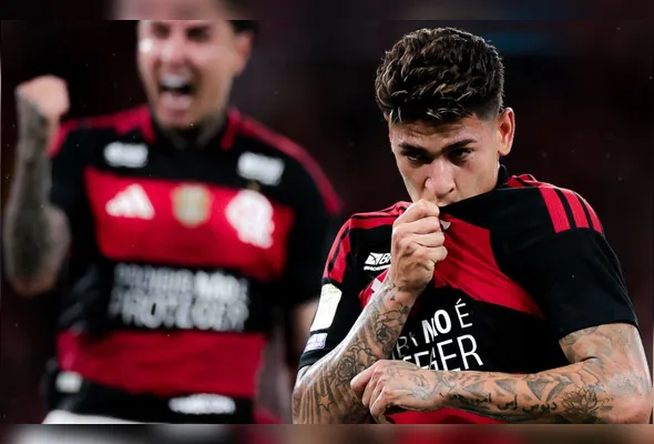 Carrascal converte pênalti aos 53 do segundo tempo, Flamengo faz 3 a 2 no Atlético-MG no Maracanã e sustenta vantagem mínima para o Palmeiras