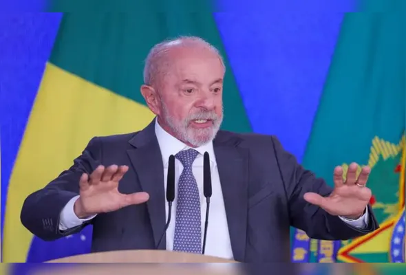 O presidente Luiz Inácio Lula da Silva anuncia medidas para microempreendedores individuais (MEIs) em cerimônia no Palácio do Planalto