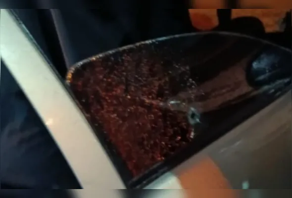 Vítima estava dentro de um carro quando o crime aconteceu