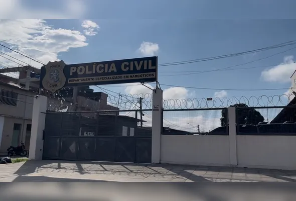 O foragido foi localizado por policiais do Departamento Especializado em Narcóticos (Denarc)