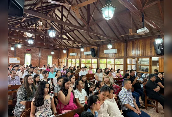 Templo na Bolívia recebe escola bíblica dominical com tradução simultânea para o espanhol