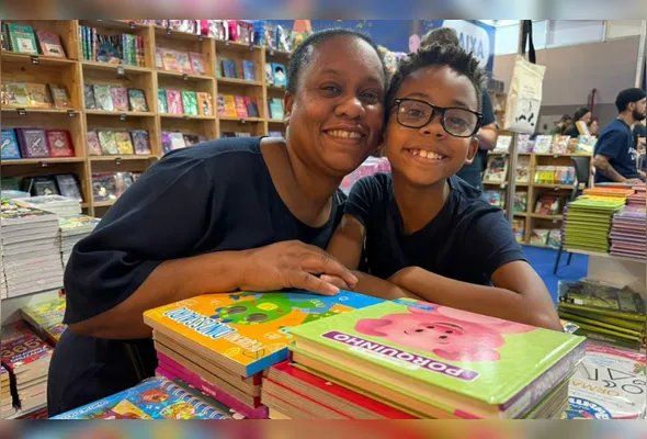 Raquel Oliveira, mãe de Lucas Emanuel, de 10 anos, disse que sempre incentivou o hábito da leitura em casa