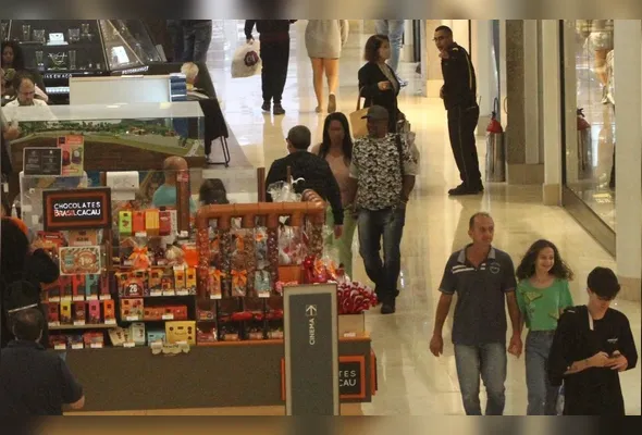 Movimentação em shopping: adaptação do comércio às mudanças