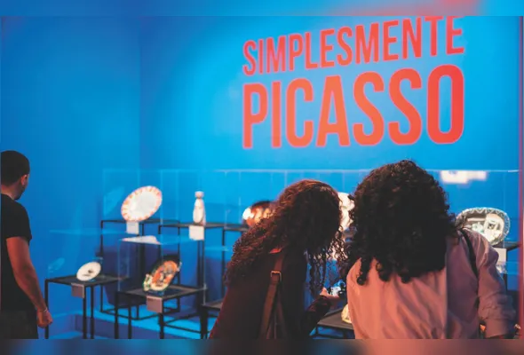 Visitantes no Palácio Anchieta conferem  
a exposição “Picasso, a construção de um gênio – A arte de nunca ser o mesmo”