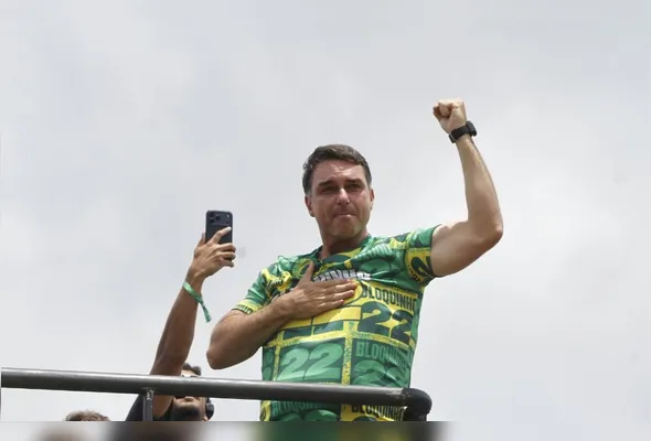 Aconteceu na manã deste sábado (17) o ato “Paz Para Viver Um Novo Tempo”, que reuniu o candidato a presidência Flávio Bolsonaro e o candidato ao governo do Espírito Santo, Lorenzo Pazolini.