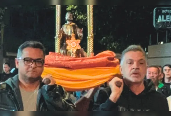 Peregrinação reúne fiéis no caminho para o Convento da Penha, em Vila Velha
