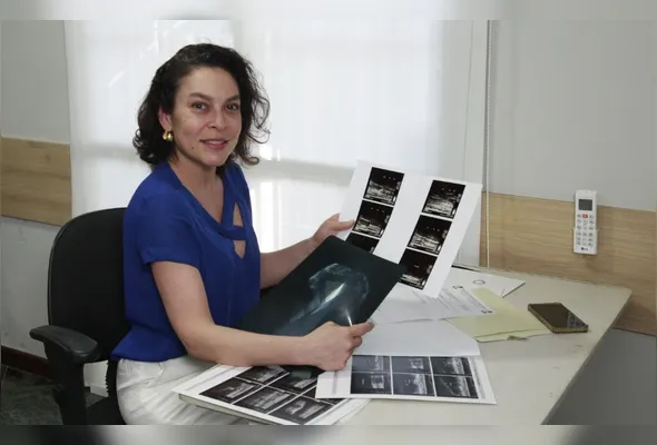 A bióloga Roberta Gouvêa, hoje com 43 anos, fez a primeira mamografia em 2010, quando tinha 27 anos