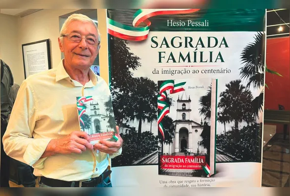Hesio Pessali durante lançamento 
de livro que recupera a trajetória dos imigrantes e de seus descendentes na comunidade Sagrada Família, em Alfredo Chaves