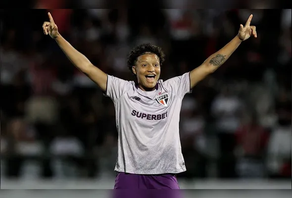 Imagem ilustrativa da imagem São Paulo volta a bater o Flamengo e avança à decisão do Brasileiro feminino