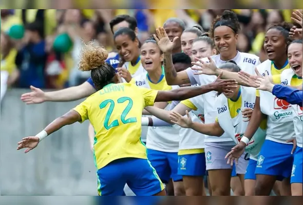 Luany comemorando um gol da Seleção Brasileira de Futebol Feminino