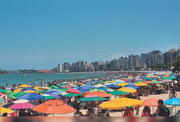 Destino preferido dos mineiros, a Praia do Morro ficou lotada no último  fim de semana. A expectativa é de que o movimento continue até o próximo domingo (18)