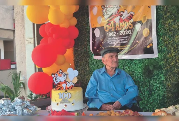 Seu Dino comemorou aniversário perto do Tigrão de Guarapari