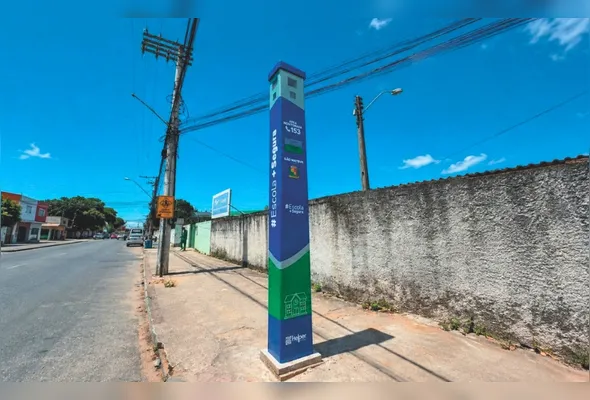 Totem tem câmeras de alta resolução e  comunicação em tempo real