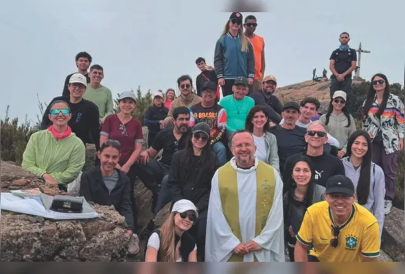 Padre Evaldo com os fiéis durante a expedição no último fim de semana