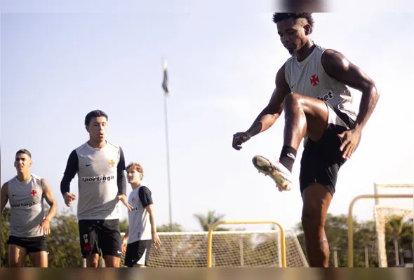 Jogadores do Vasco treinam para os jogos desta semana que serão decisisvos para o clube
