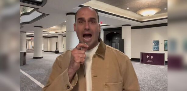 Eduardo Bolsonaro pede pressão internacional contra reeleição de Lula